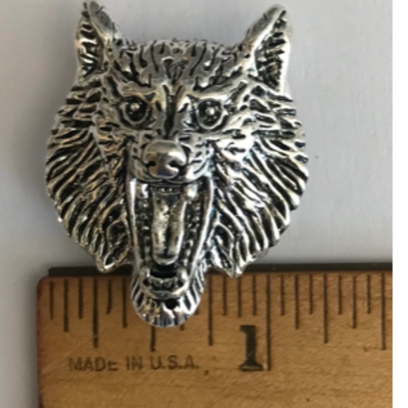 Gold wolf cloak clasp - Picture 7 of 7